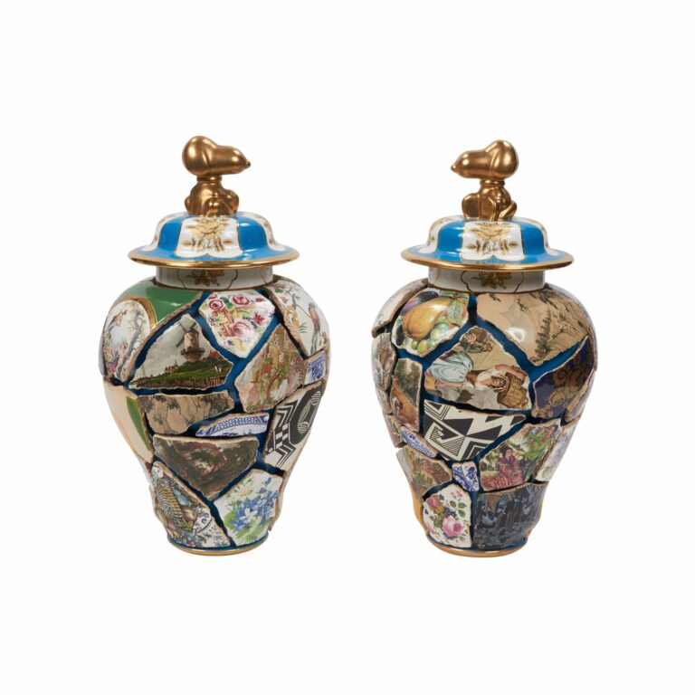 A pair of earthenware vases.